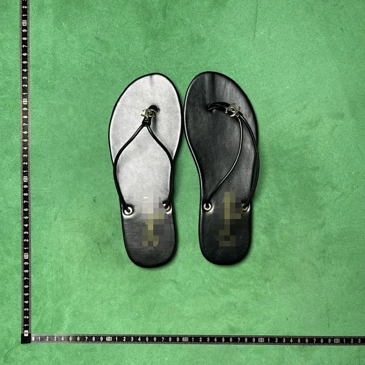 Simple casual and comfortable flip-flops B4D