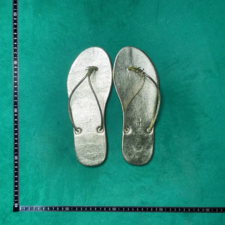 Simple casual and comfortable flip-flops B4D image 3