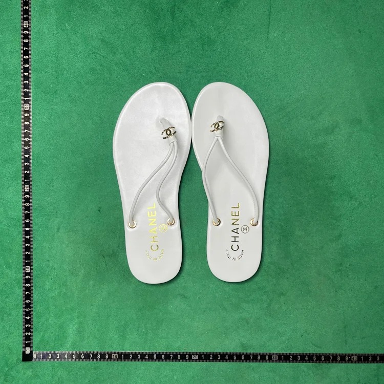 Simple casual and comfortable flip-flops B4D image 4