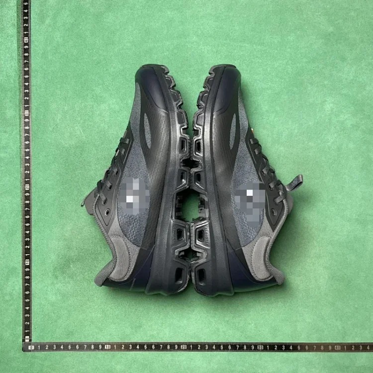 Fashionable, comfortable and breathable low-cut running shoes B3D
