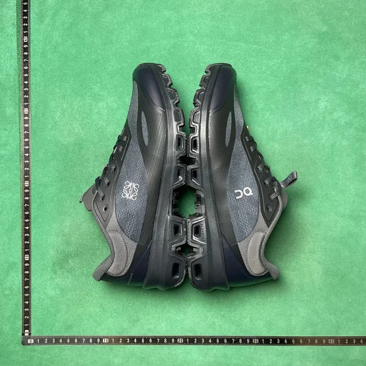 Fashionable, comfortable and breathable low-cut running shoes B3D image 2