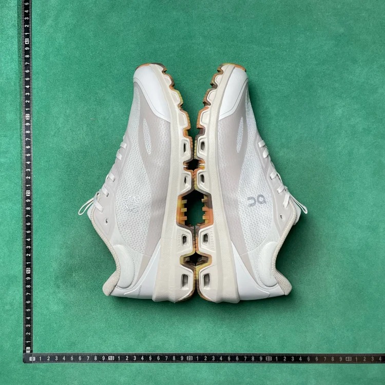Fashionable, comfortable and breathable low-cut running shoes B3D image 6