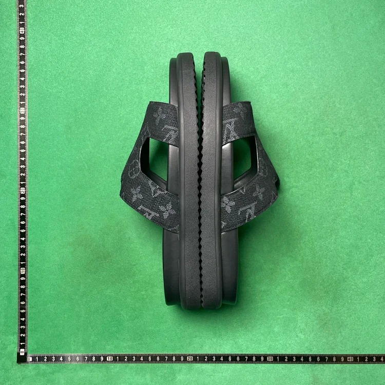 Versatile and comfortable slippers B8D image 2
