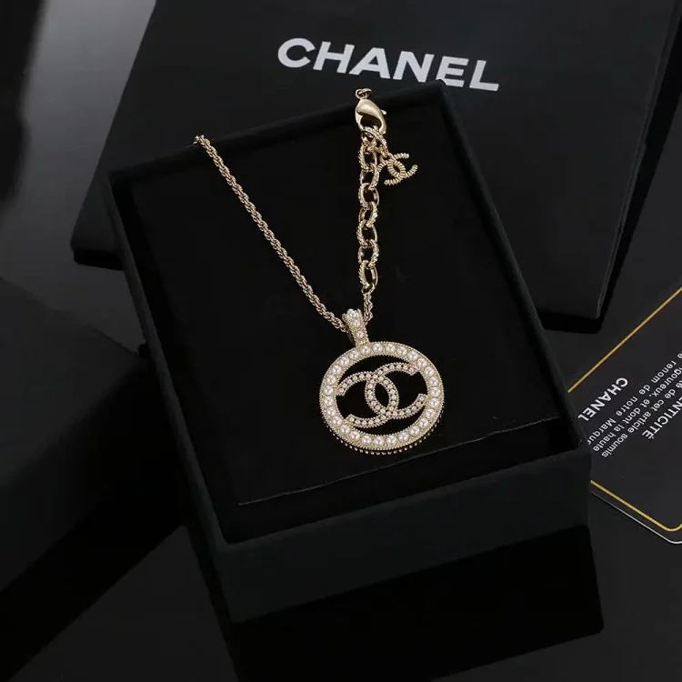 2023 New Letter Versatile Pendant Necklace Diamond Clavicle Chain Necklace Personalized Fashion Simple High-End Style