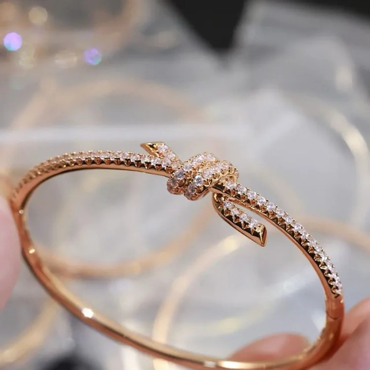 2023 New Letter Versatile Pendant Necklace Diamond Clavicle Chain Necklace Personalized Fashion Simple High-End Style