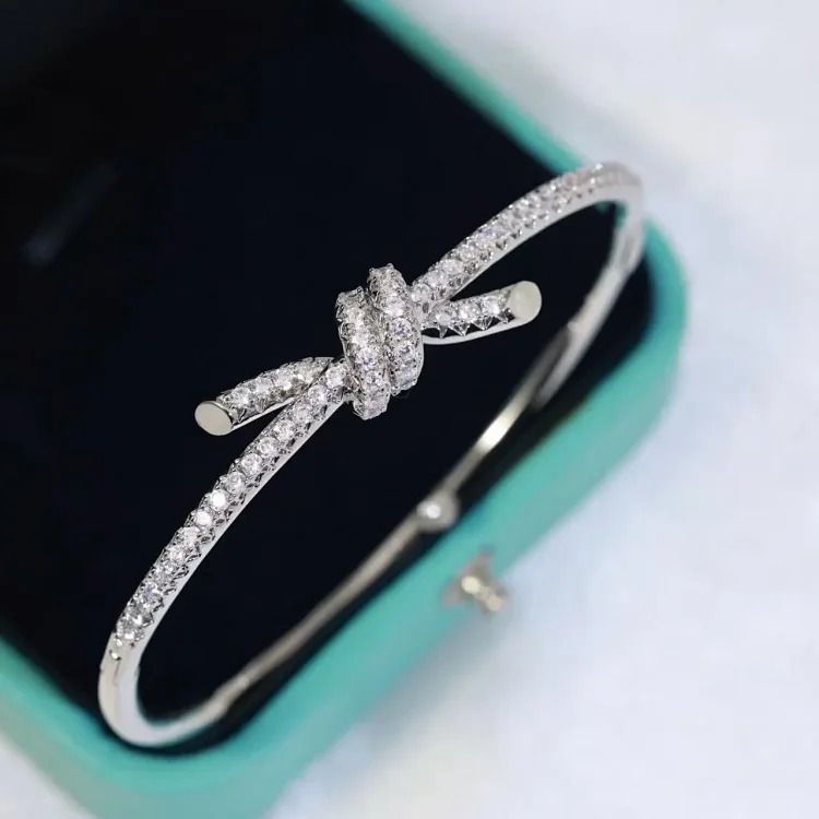 2023 New Letter Versatile Pendant Necklace Diamond Clavicle Chain Necklace Personalized Fashion Simple High-End Style