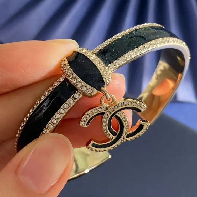 2023 New Letter Versatile Pendant Necklace Diamond Clavicle Chain Necklace Personalized Fashion Simple High-End Style