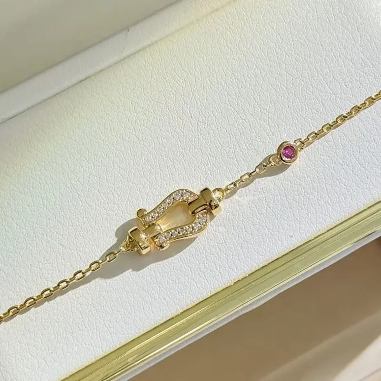 2023 New Letter Versatile Pendant Necklace Diamond Clavicle Chain Necklace Personalized Fashion Simple High-End Style
