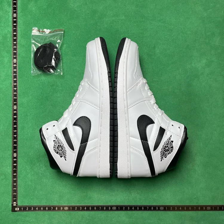 B0D 1.0 mid-top retro basketball shoes