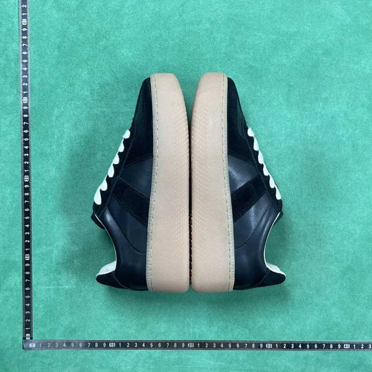 BD6 low-cut sneakers with trendy splicing design