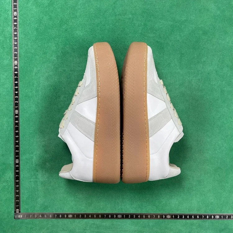 BD6 low-cut sneakers with trendy splicing design image 3