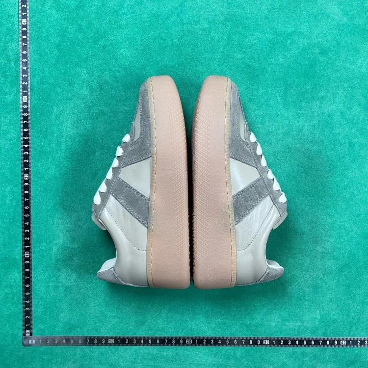 BD6 low-cut sneakers with trendy splicing design image 4