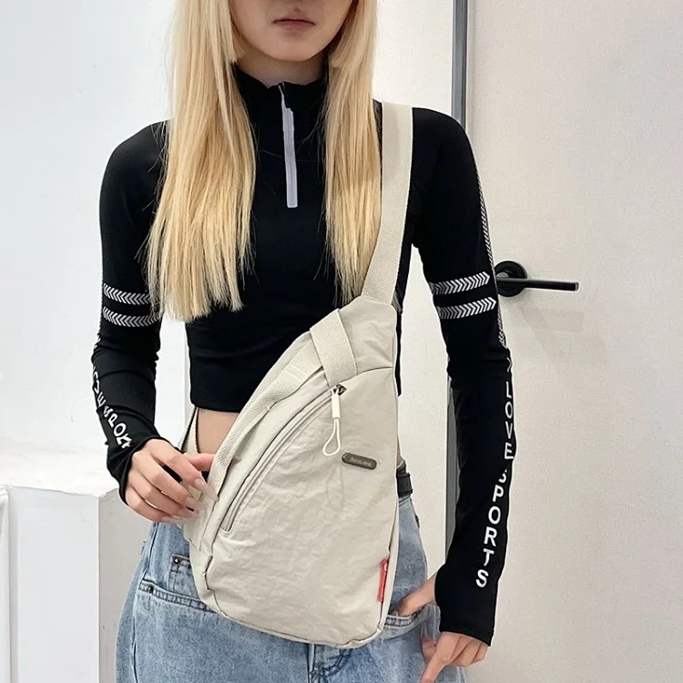 Sports crossbody chest bag for women 2025 new trendy brand niche design Japanese multi-pocket shoulder bag versatile small shoulder bag