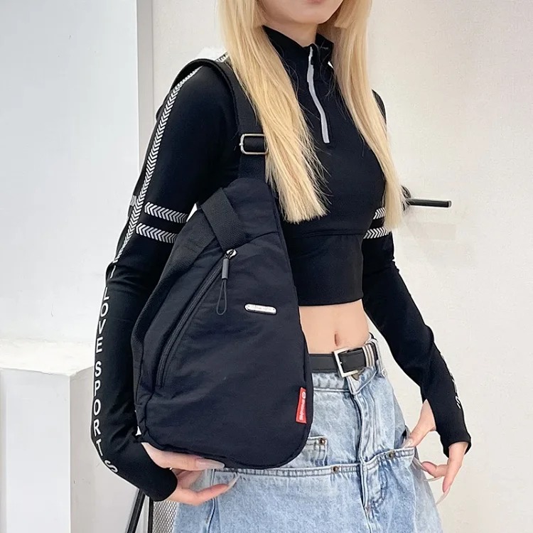 Sports crossbody chest bag for women 2025 new trendy brand niche design Japanese multi-pocket shoulder bag versatile small shoulder bag