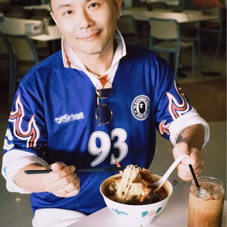 High BAPE co-branded No. 93 jersey short-sleeved T-shirt, loose V-neck sports bottoming shirt for men and women, trendy