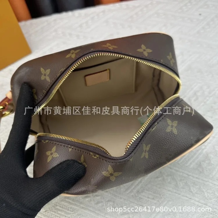 Louis Vuitton Cross-border New Classic Presbyopic Cosmetic Bag Women's Large Capacity Portable Travel Cosmetic Storage Bag Washing Bag
