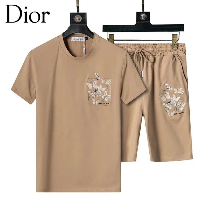 Fashionable short-sleeved shorts suit
