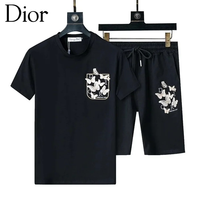 Fashionable short-sleeved shorts suit