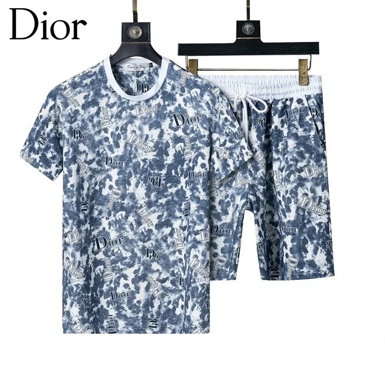 Fashionable short-sleeved shorts suit