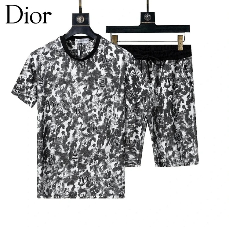 Fashionable short-sleeved shorts suit