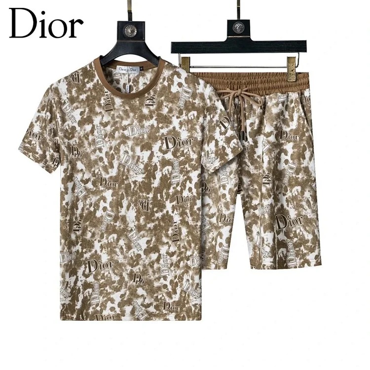 Fashionable short-sleeved shorts suit