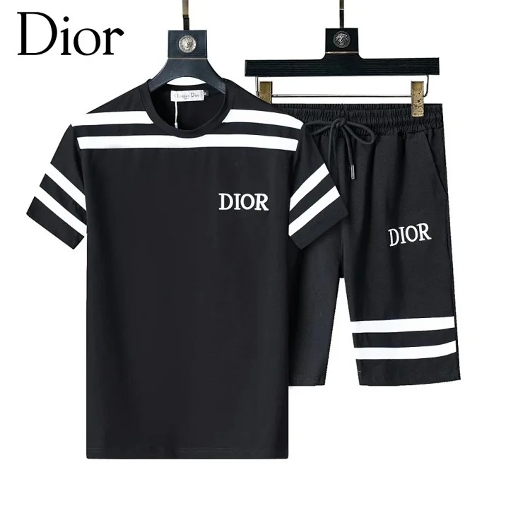 Fashionable short-sleeved shorts suit