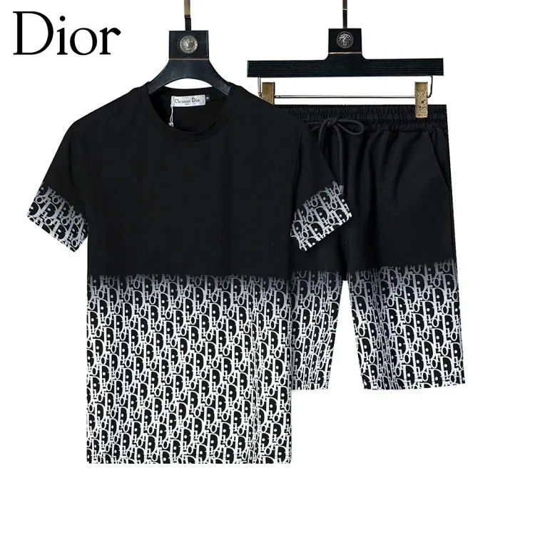 Fashionable short-sleeved shorts suit