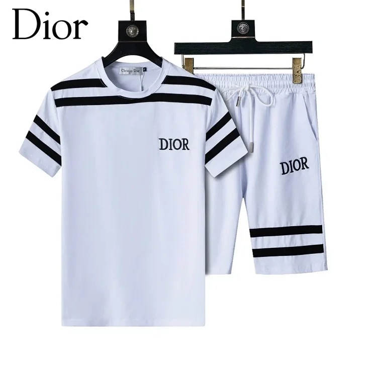 Fashionable short-sleeved shorts suit