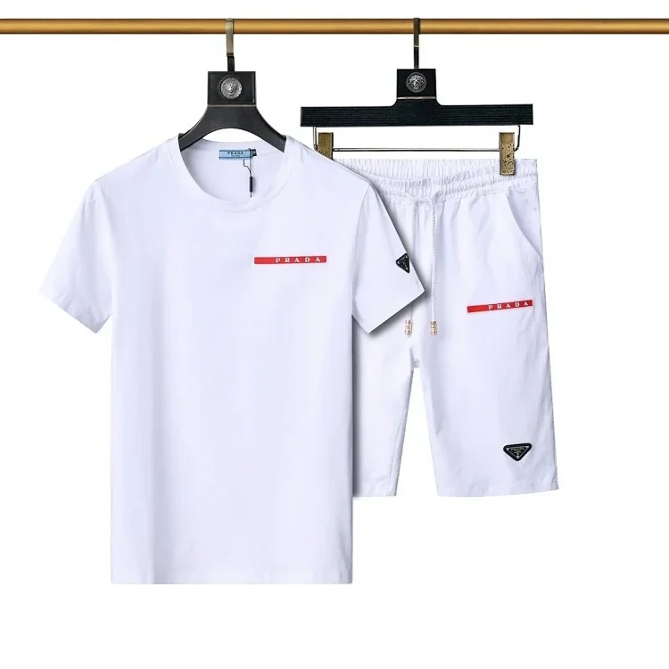 Fashionable short-sleeved shorts suit