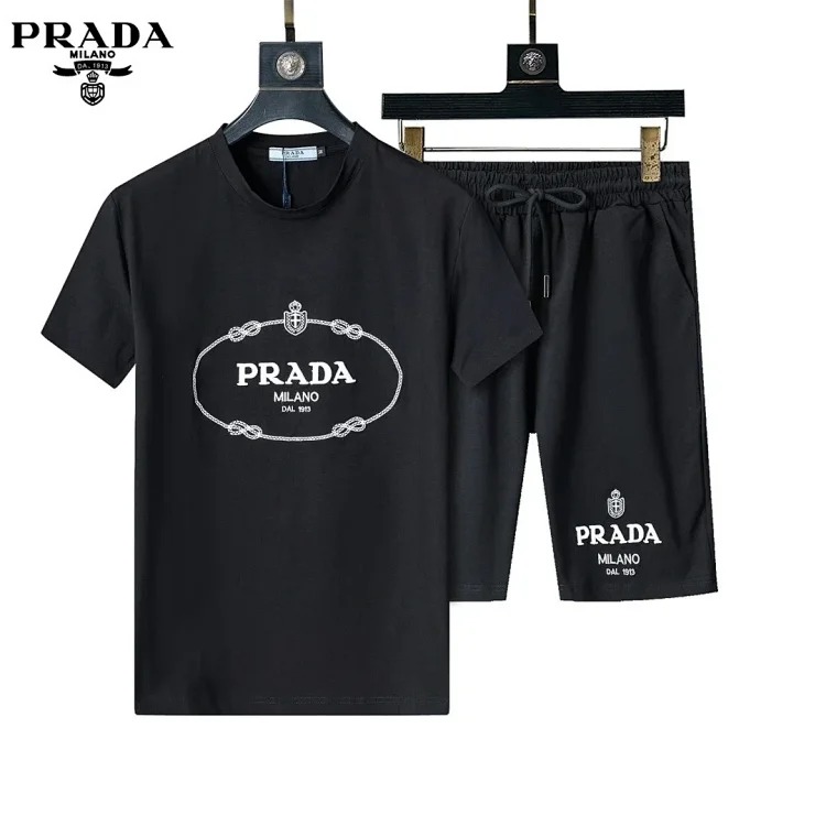 Fashionable short-sleeved shorts suit