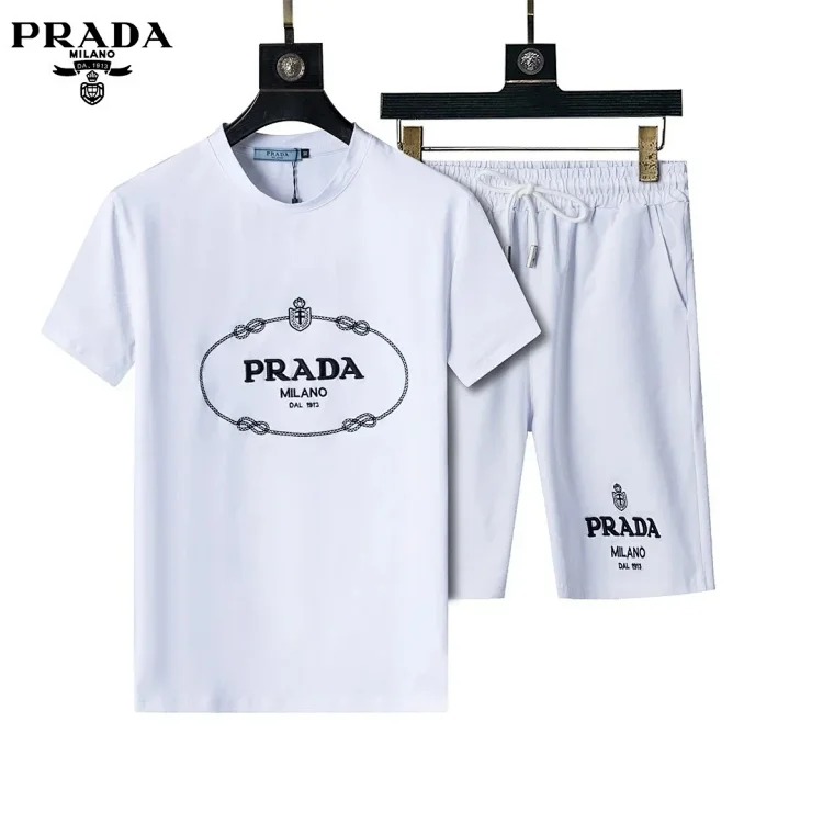 Fashionable short-sleeved shorts suit