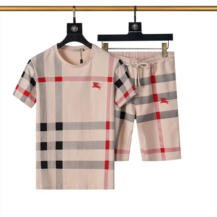 Fashionable short-sleeved shorts suit