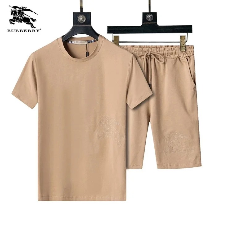 Fashionable short-sleeved shorts suit