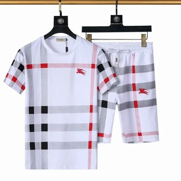 Fashionable short-sleeved shorts suit