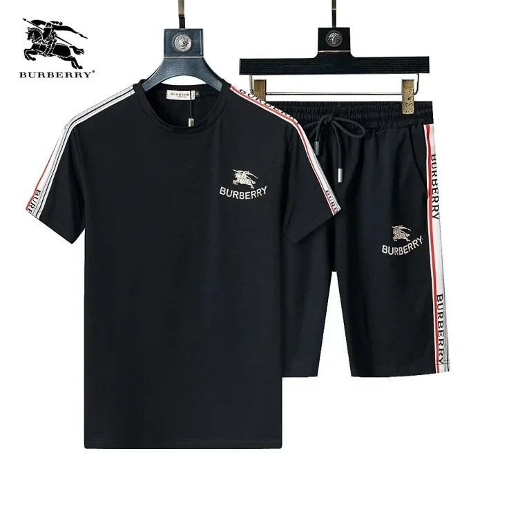 Fashionable short-sleeved shorts suit