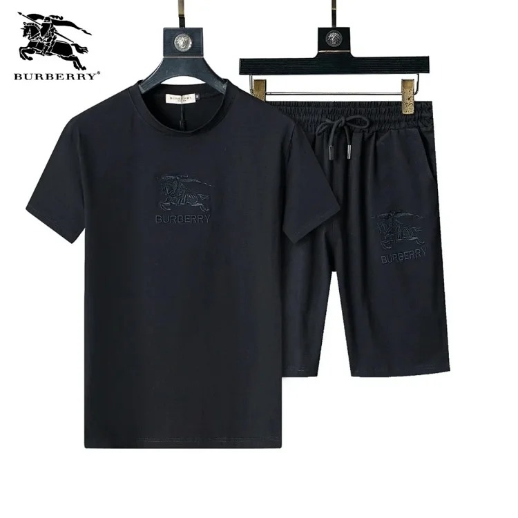 Fashionable short-sleeved shorts suit