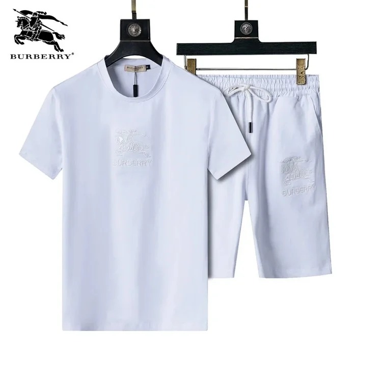 Fashionable short-sleeved shorts suit