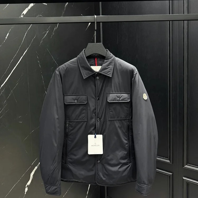 Cotton & tech zip-up with NFC (some codes need to be made in advance)