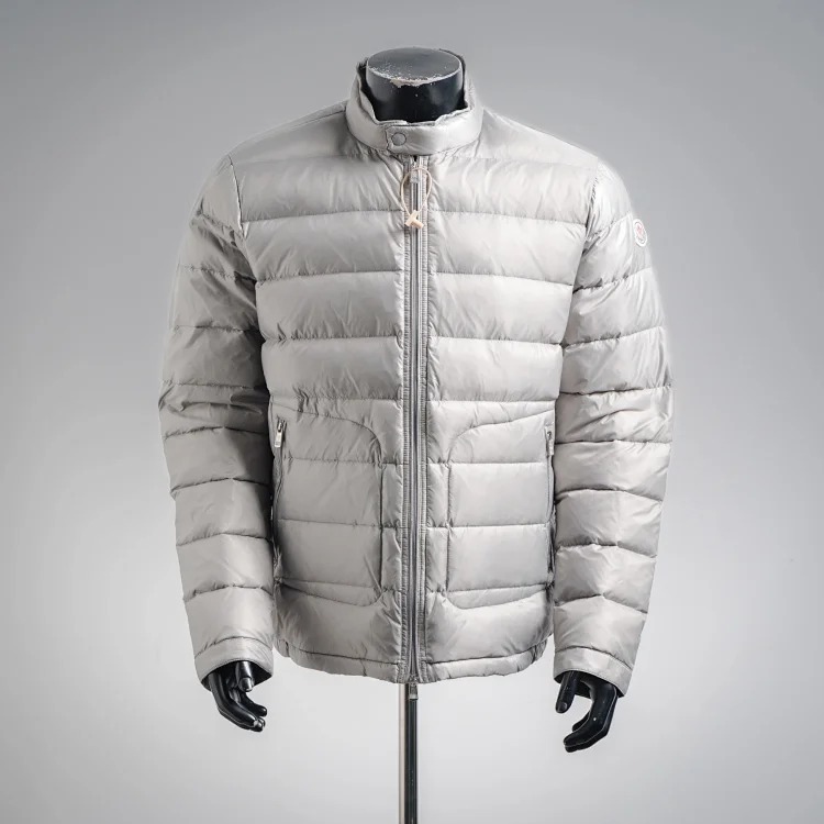Cotton & tech zip-up with NFC (some codes need to be made in advance)