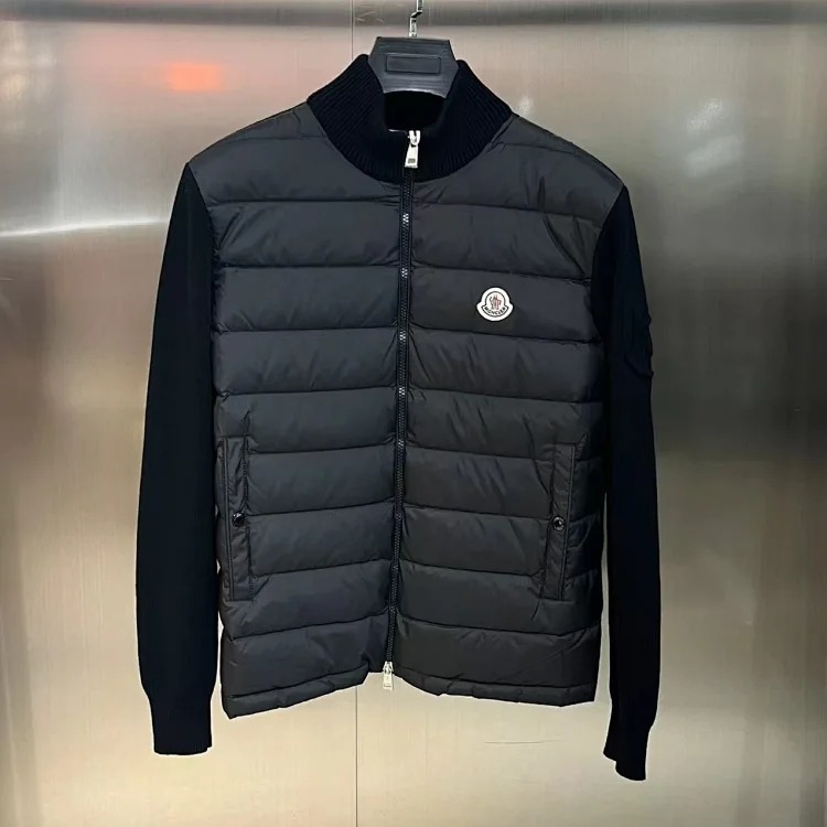 Cotton & tech zip-up with NFC (some codes need to be made in advance)