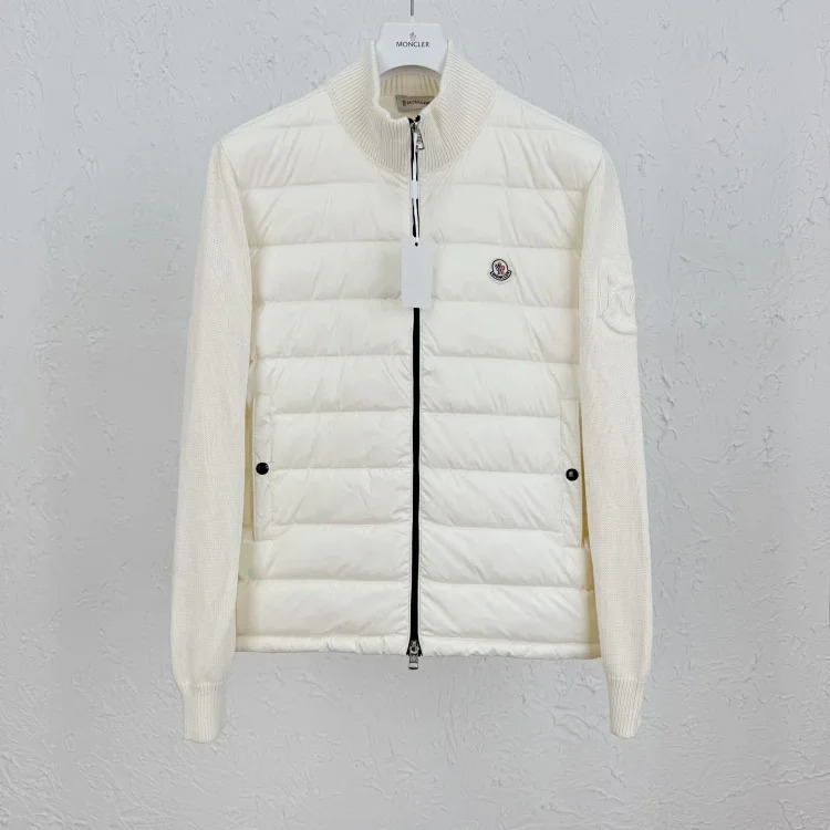 Cotton & tech zip-up with NFC (some codes need to be made in advance)