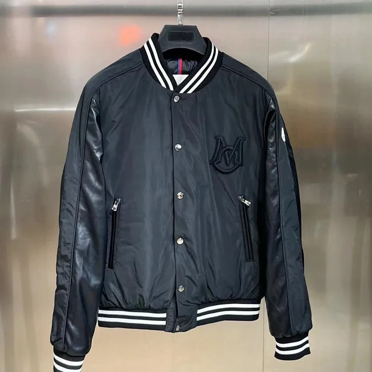 Cotton & tech zip-up with NFC (some codes need to be made in advance)