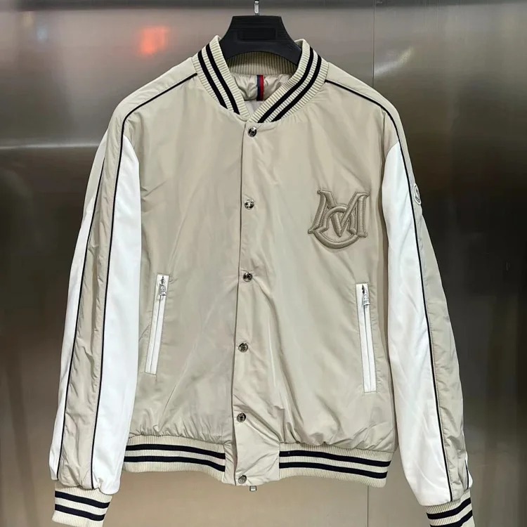 Cotton & tech zip-up with NFC (some codes need to be made in advance)