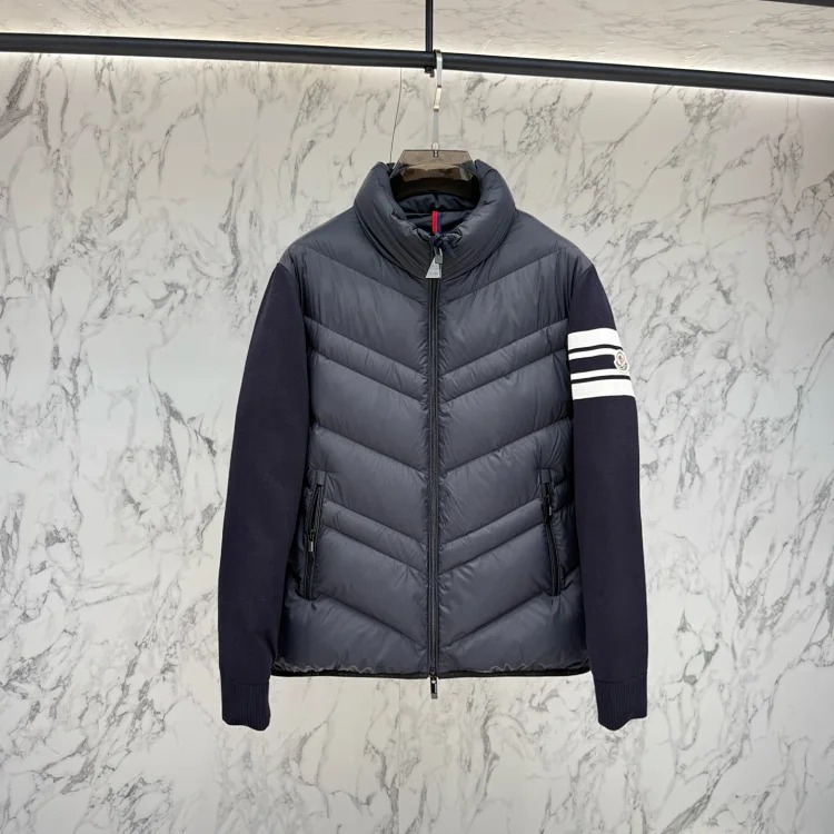 Cotton & tech zip-up with NFC (some codes need to be made in advance)