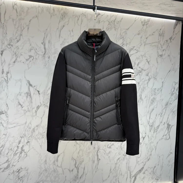 Cotton & tech zip-up with NFC (some codes need to be made in advance)