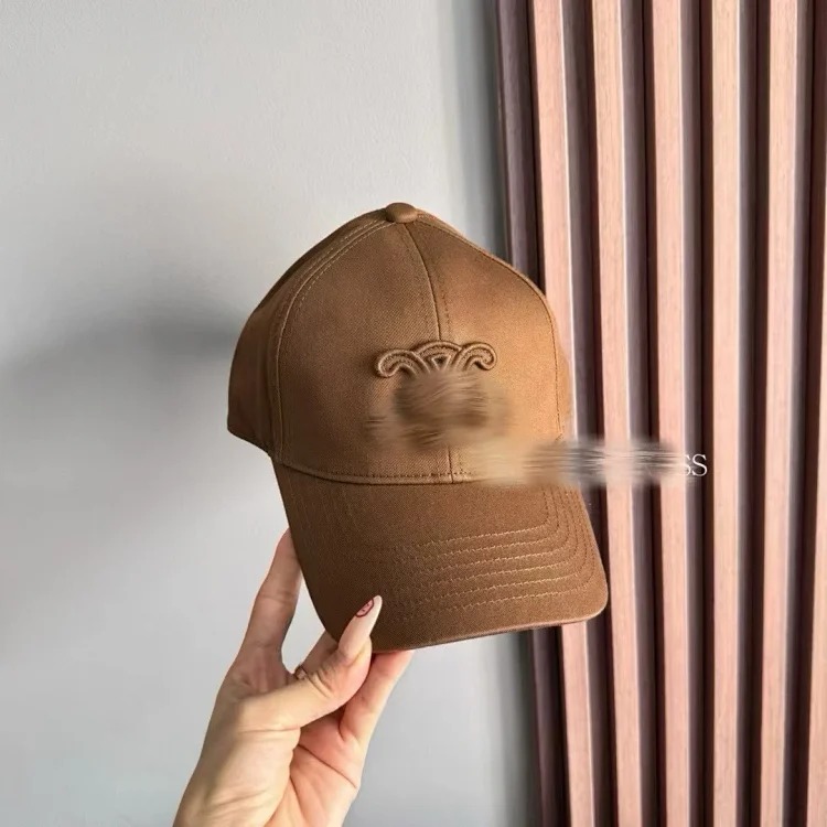 Super stylish and looks small The hottest street trend baseball cap with letter embroidery, black and white sun visor
