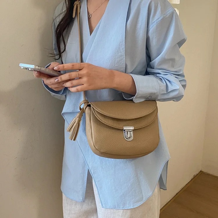Dior Korean style niche design litchi pattern semicircle flip saddle bag 2026 new style trendy simple lock buckle shoulder crossbody bag