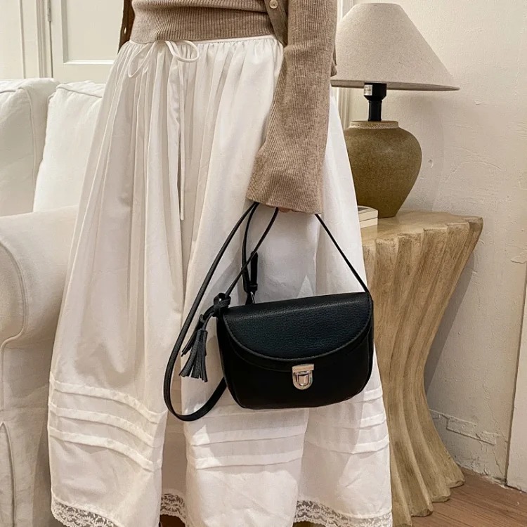 Dior Korean style niche design litchi pattern semicircle flip saddle bag 2026 new style trendy simple lock buckle shoulder crossbody bag