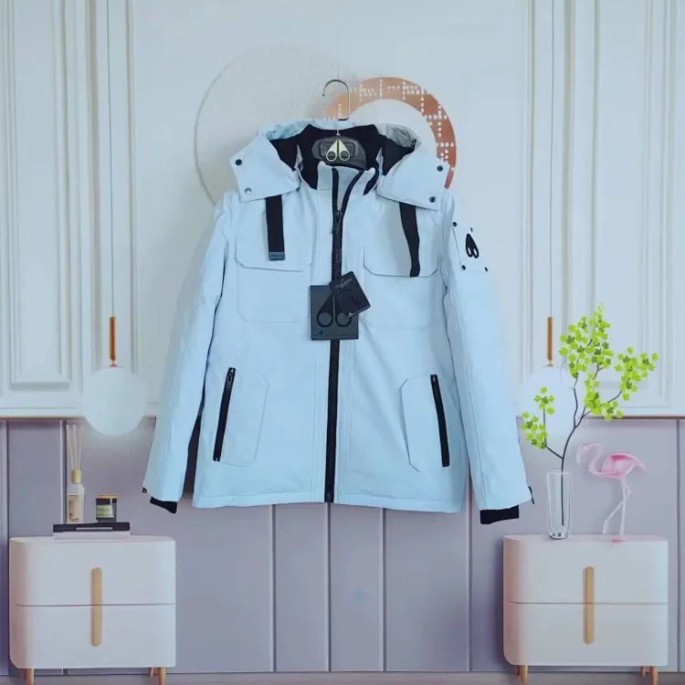 Fashionable warm outdoor down jacket