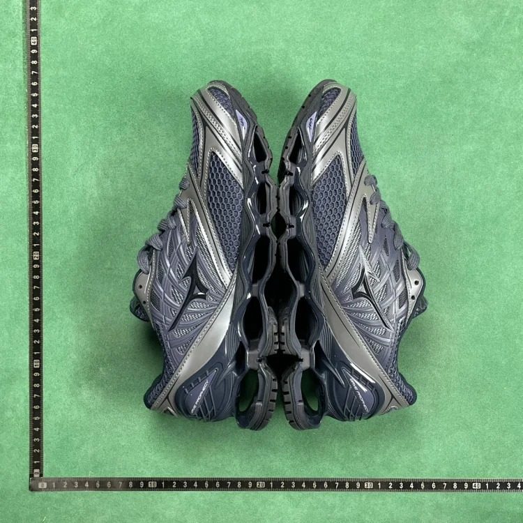 KO4 comfortable and durable running shoes